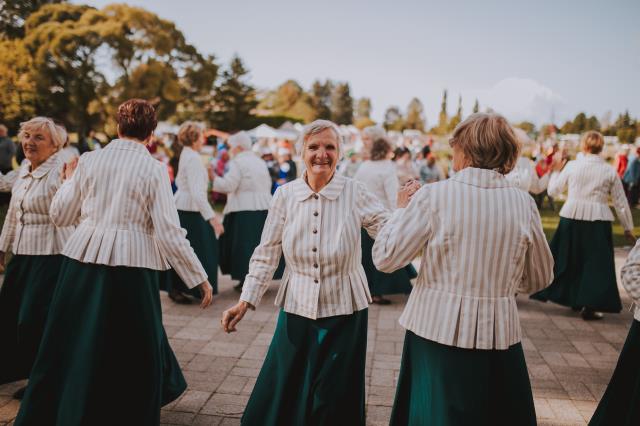 Senioru deju lielkoncerts "Sens tik sens ir tas stāsts"